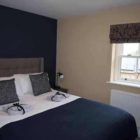 Canal View Cottage With Log Fire & Parking Blisworth Exterior foto