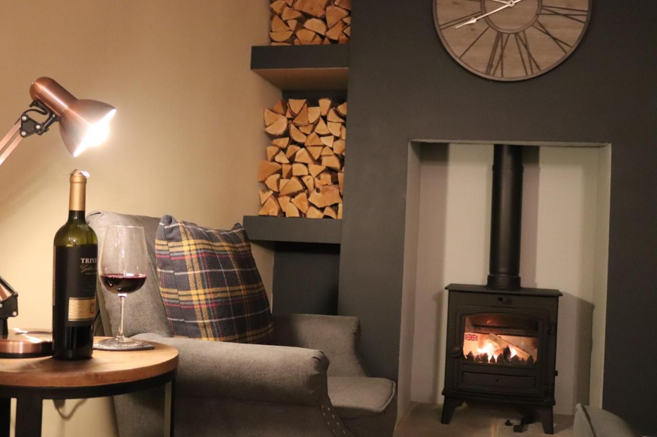 Canal View Cottage With Log Fire & Parking Blisworth Exterior foto